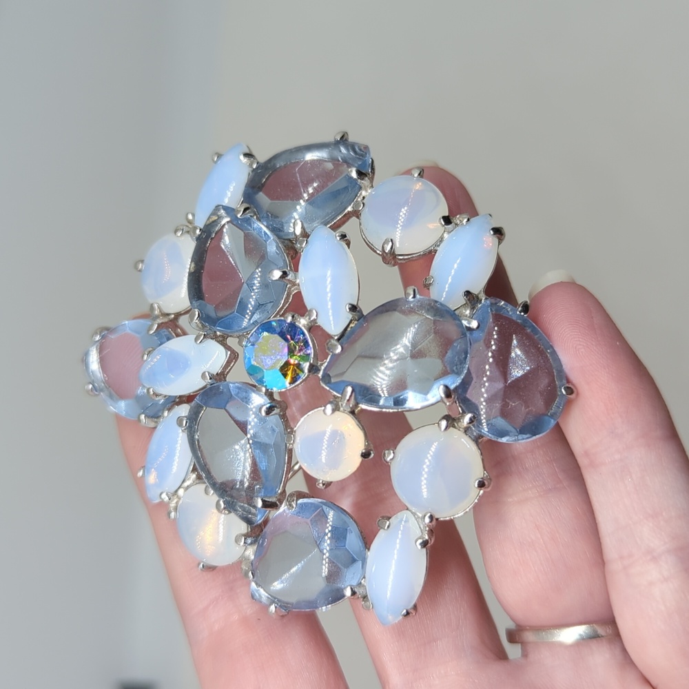 Vintage Schiaparelli Opalescent Blue Rhinestone Brooch Open Back - Picture 4 of 11